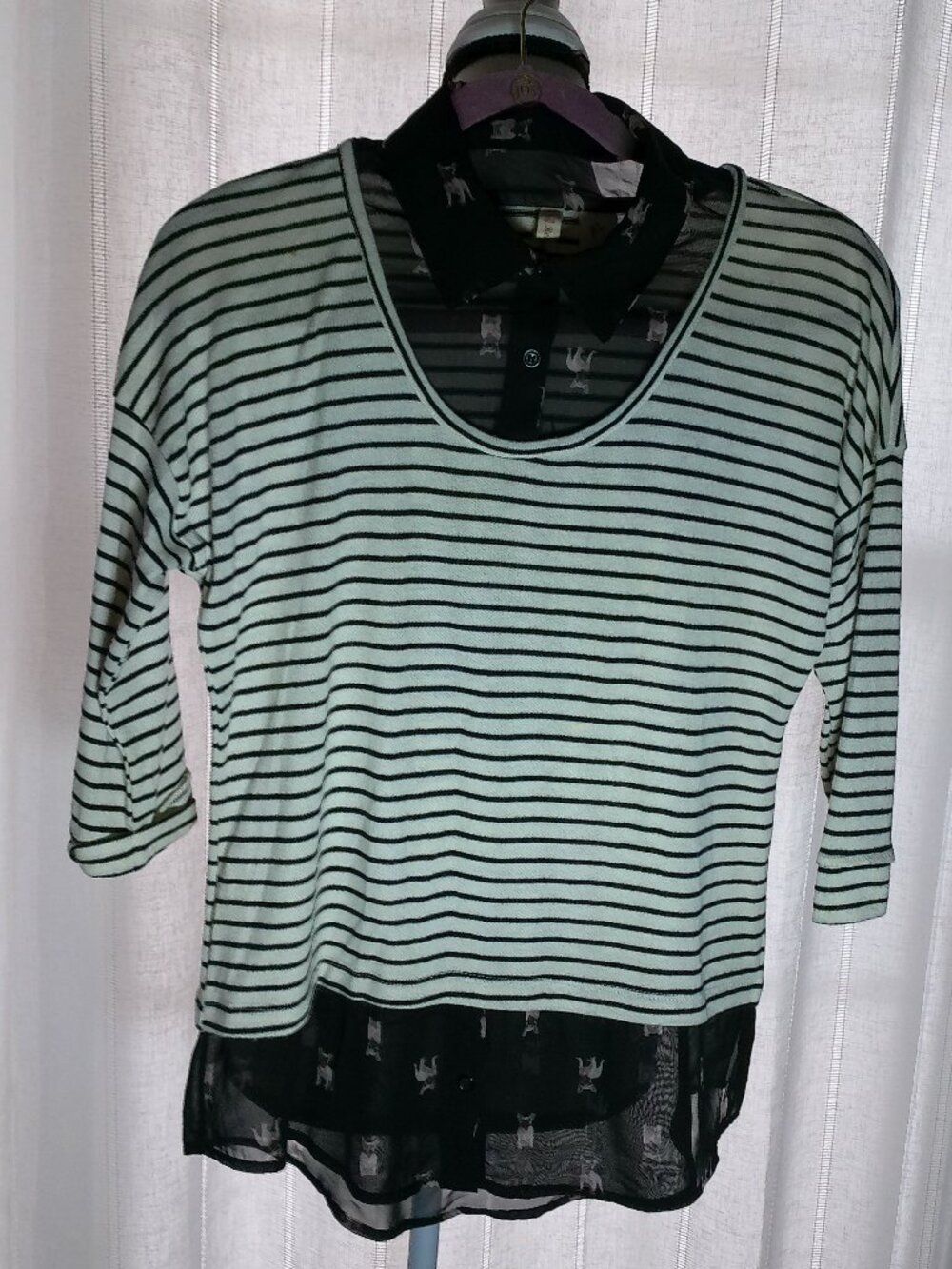 RED CARMEL Elbow Sleeve Collared Black Shear w/Pugs White w/Black Stripes Top M